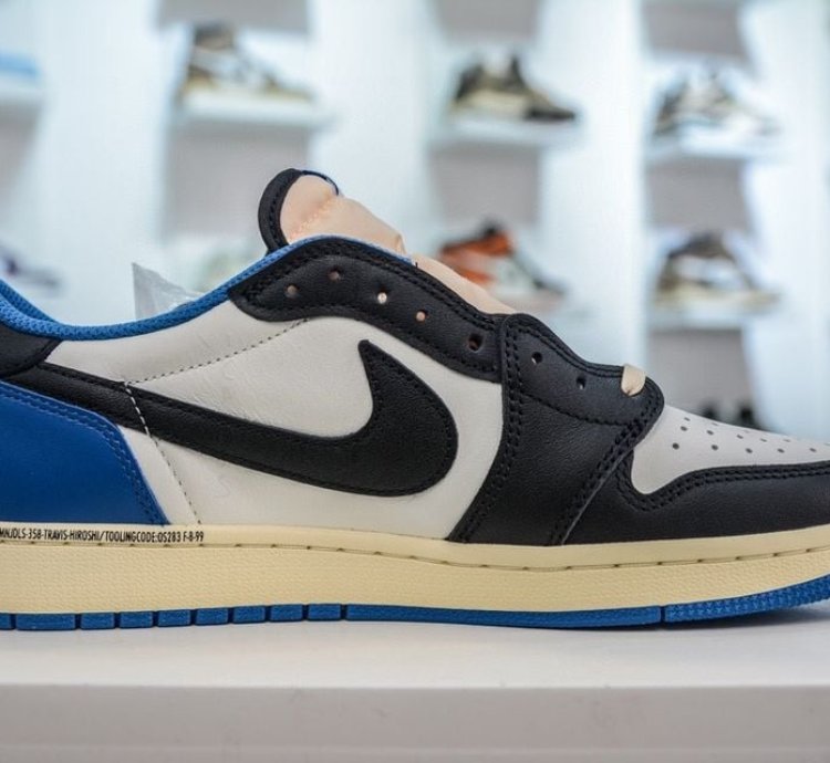 Air Jordan 1 Retro Low Og Sp Fragment X Travis Scott