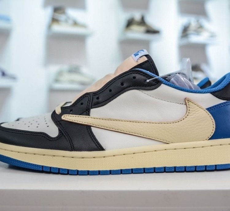 Air Jordan 1 Retro Low Og Sp Fragment X Travis Scott