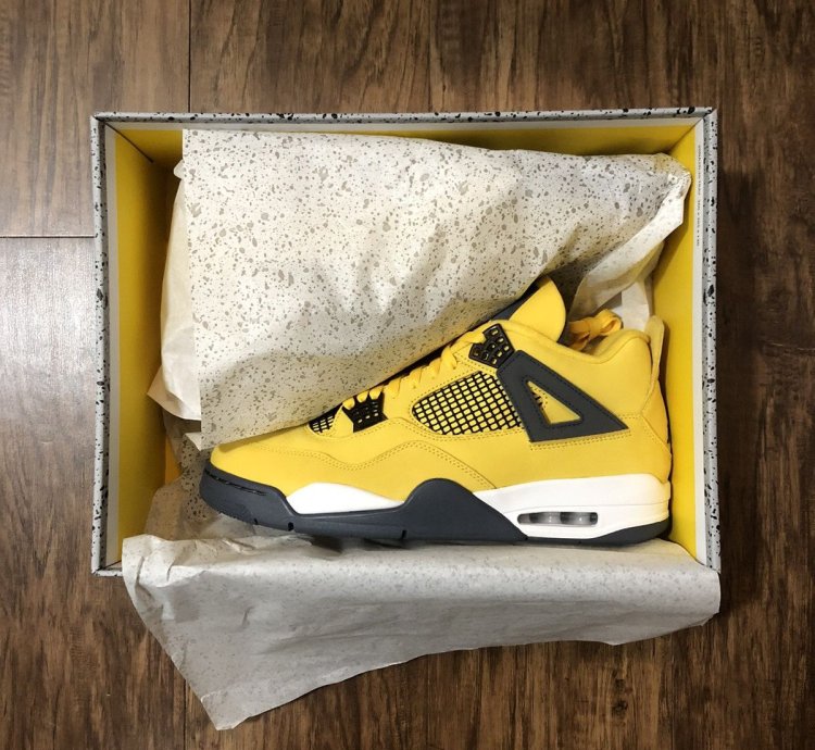 Deadstock 2021 Jordan 4 Lightning