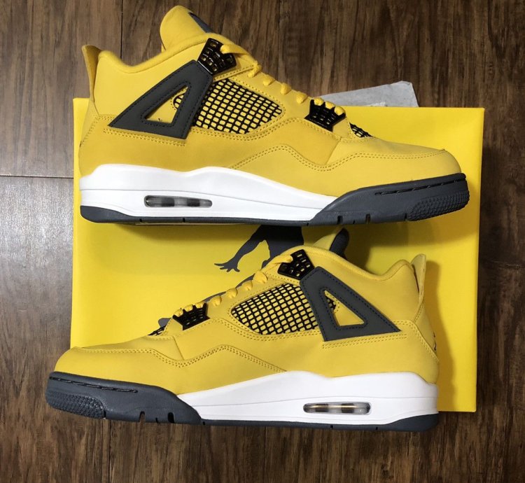 Deadstock 2021 Jordan 4 Lightning