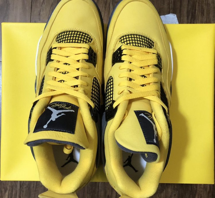 Deadstock 2021 Jordan 4 Lightning