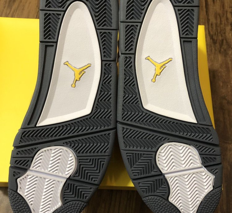 Deadstock 2021 Jordan 4 Lightning