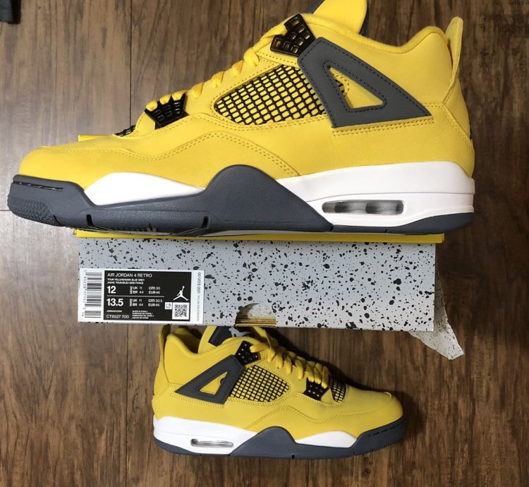 Deadstock 2021 Jordan 4 Lightning