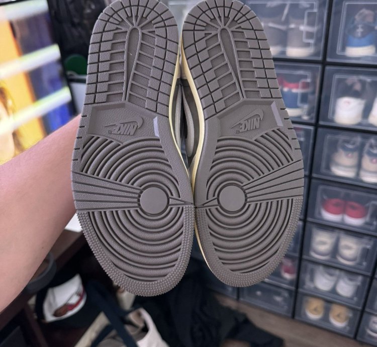 Jordan 1 Low Travis Scott Reverse Mocha