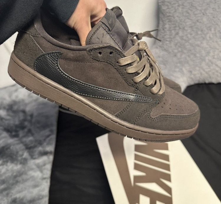 Jordan 1 Low Travis Scott Velvet Brown