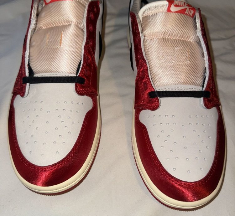 Jordan 1 Low Trophy Room