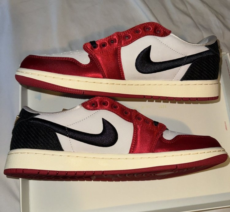 Jordan 1 Low Trophy Room