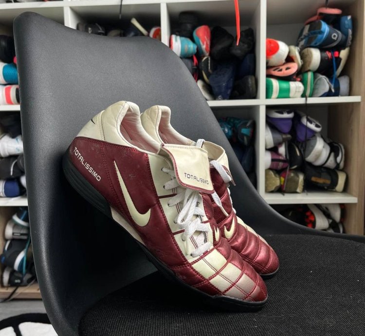Vintage Nike Totalissimo Soccer Shoes Total