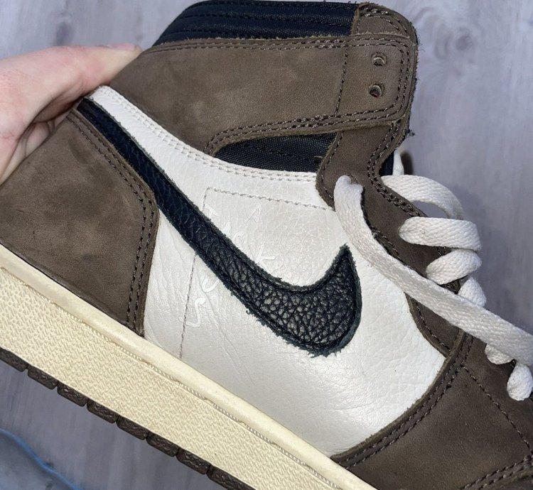 Wait Offers Jordan 1 Travis Scott