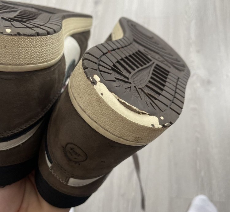 Wait Offers Jordan 1 Travis Scott