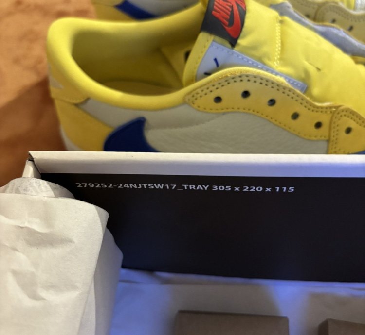 Jordan 1 Retro Low Og Sp Travis Scott Canary