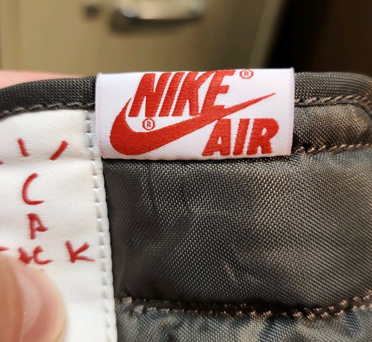 Jordan 1 Retro Low Travis Scott Reverse Mocha