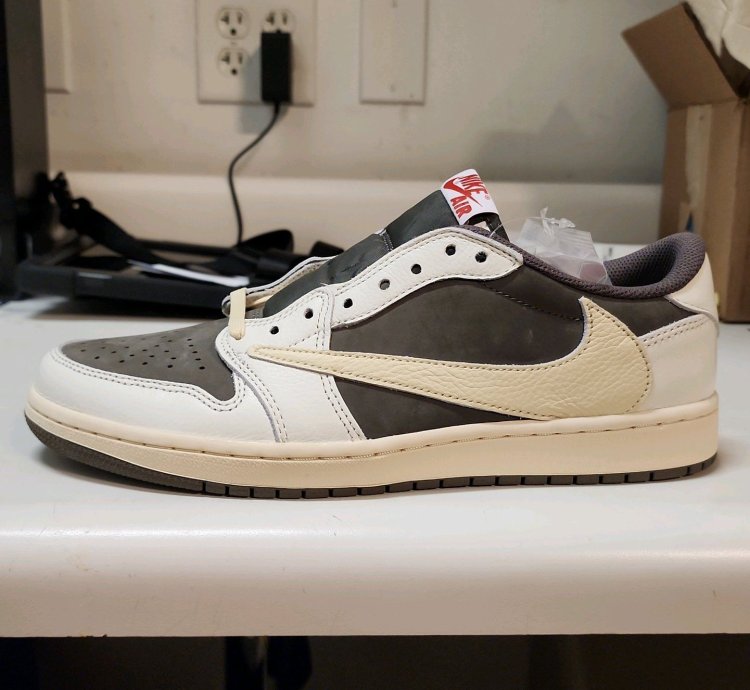 Jordan 1 Retro Low Travis Scott Reverse Mocha