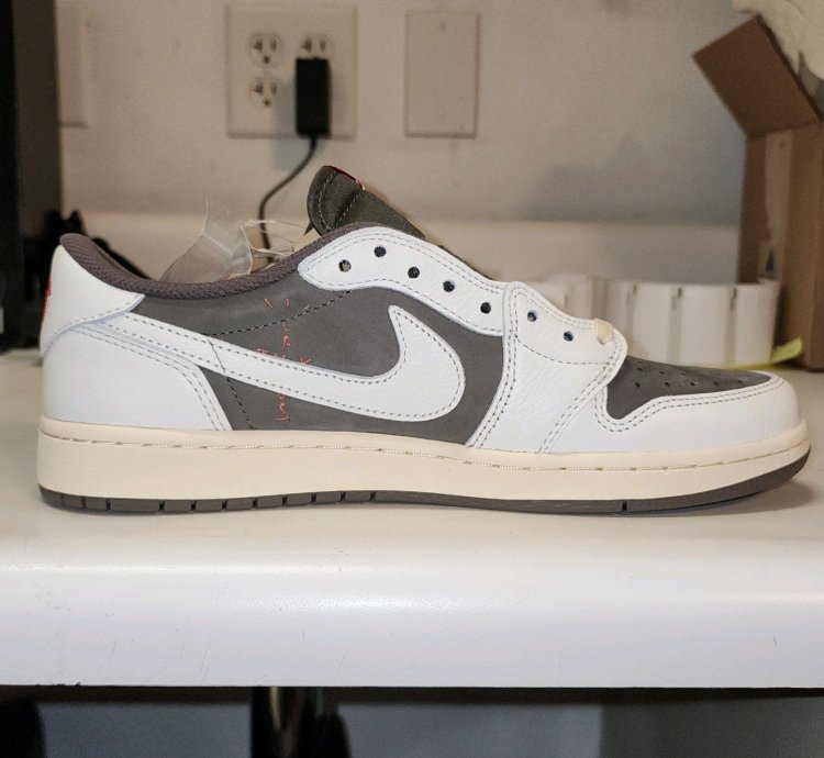 Jordan 1 Retro Low Travis Scott Reverse Mocha