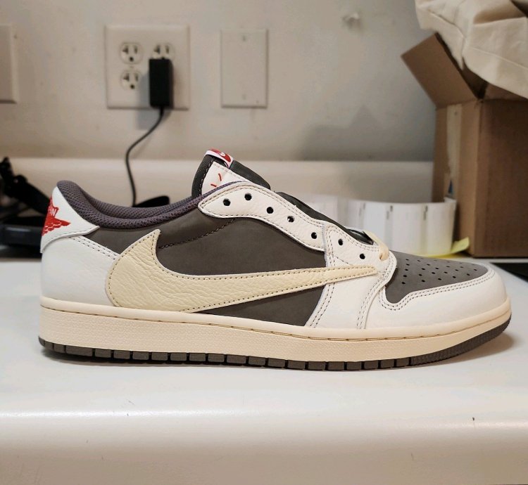 Jordan 1 Retro Low Travis Scott Reverse Mocha