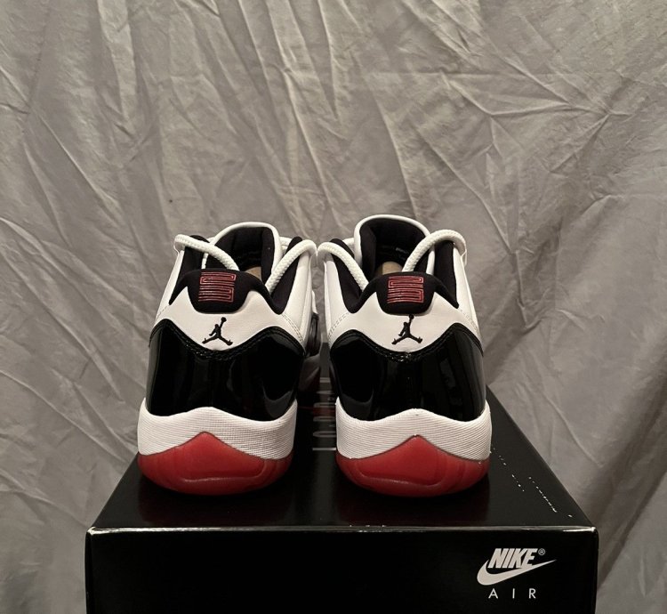 Jordan 11 Low Concord Bred
