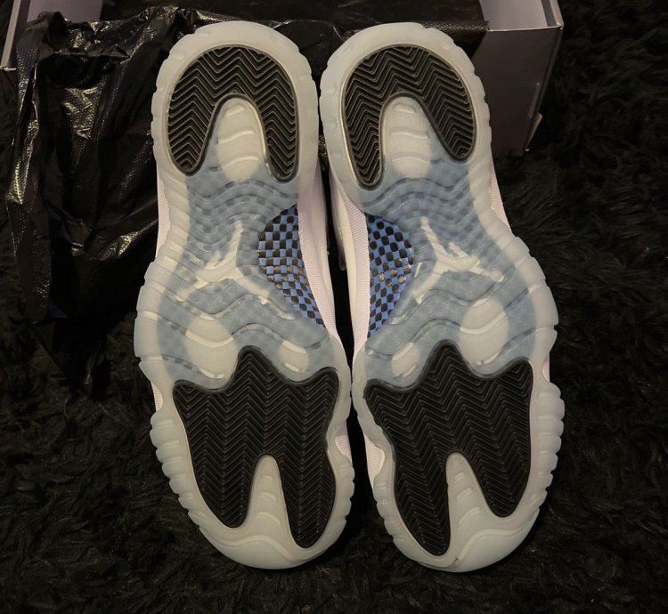 Jordan 11 Low Legend Blue