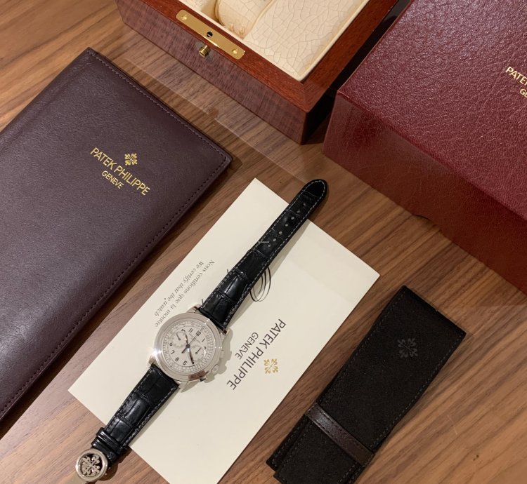 Patek Philippe Chronograph In White Gold - Discontinued - 5070g
