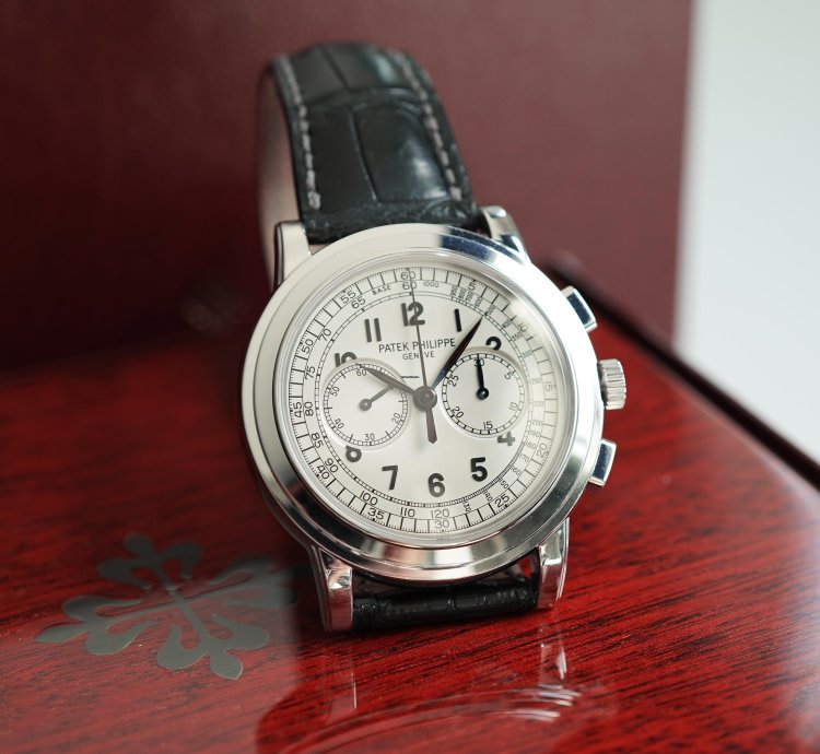 Patek Philippe Chronograph In White Gold - Discontinued - 5070g
