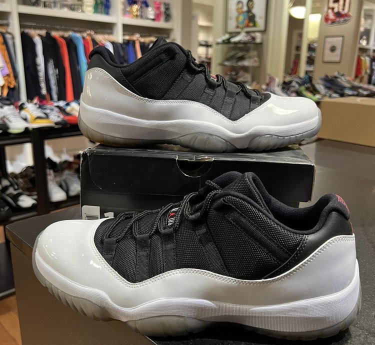 Jordan 11 Retro Low Tuxedo