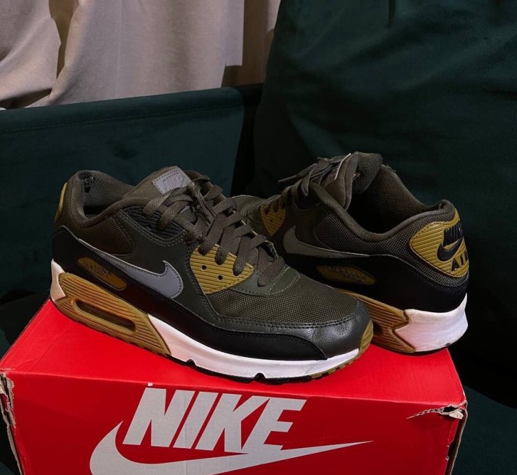 Vintage Nike Air Max 90 Essential Sneakers 537384-307
