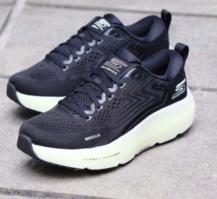 Skechers Go Run Max Road 6 Running Shoes