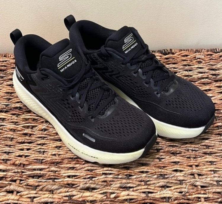 Skechers Go Run Max Road 6 Running Shoes