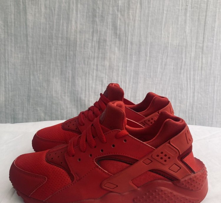 Vintage Nike Air Triple Red Huarache