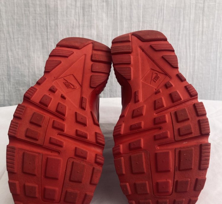 Vintage Nike Air Triple Red Huarache