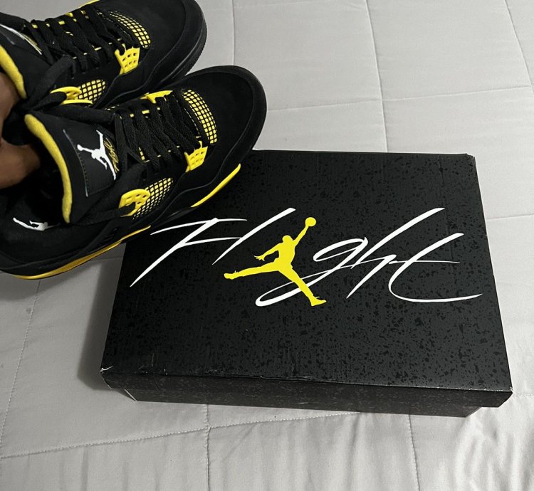 Jordan 4 Black And Yellow