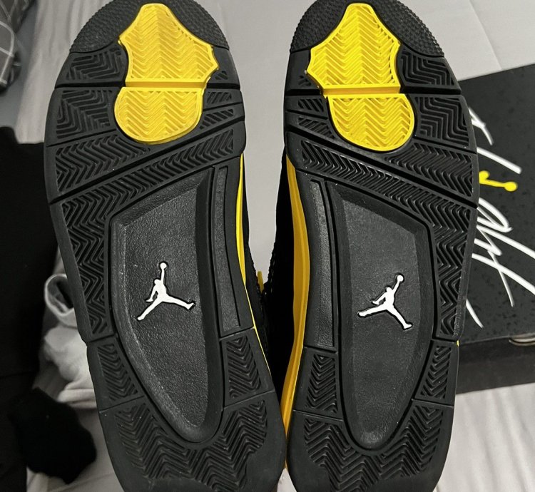 Jordan 4 Black And Yellow