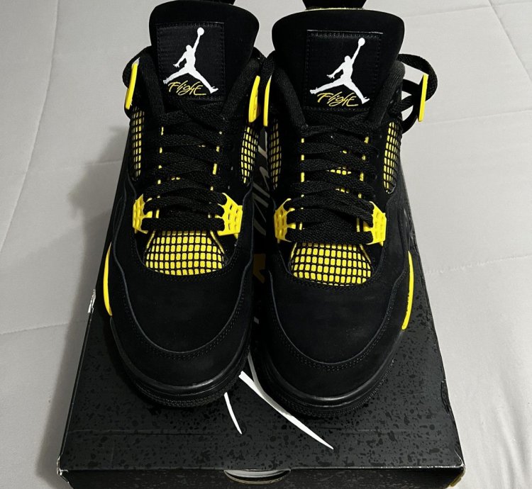 Jordan 4 Black And Yellow
