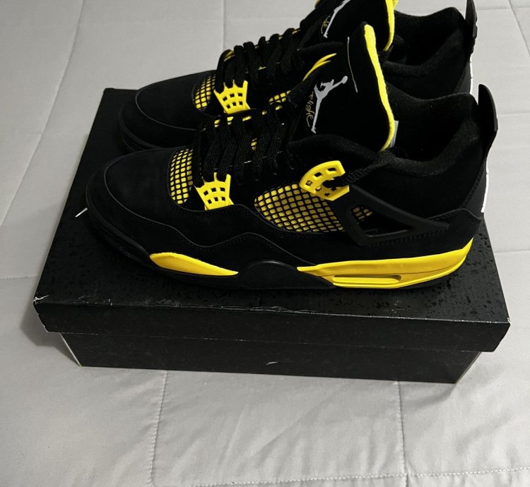 Jordan 4 Black And Yellow