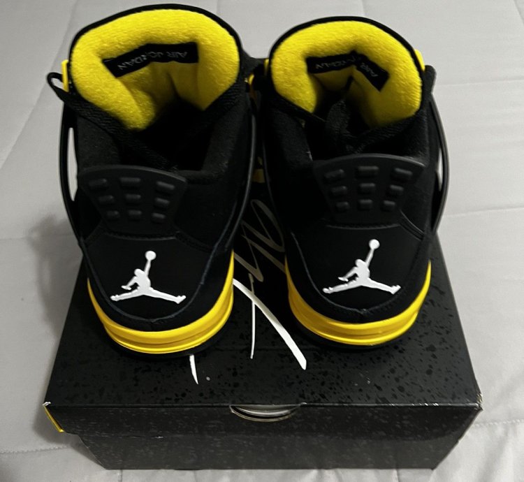 Jordan 4 Black And Yellow