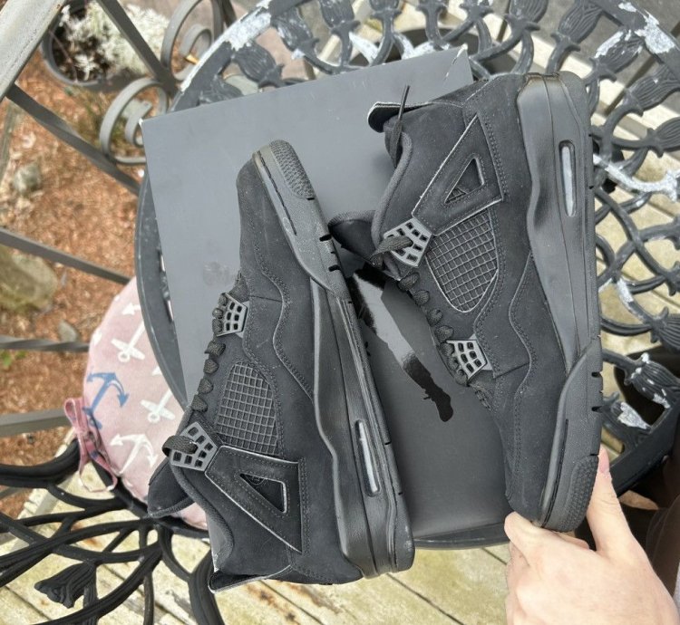 Jordan 4 Black Cat Retro