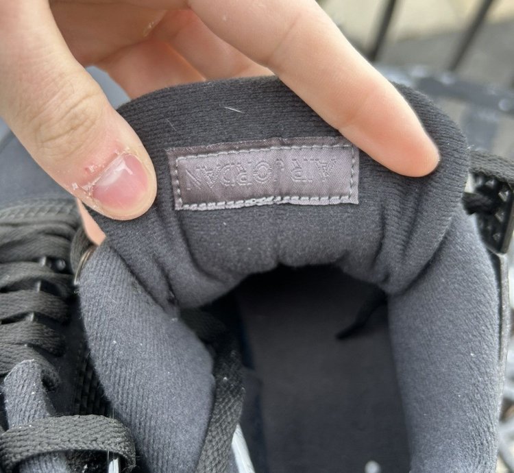 Jordan 4 Black Cat Retro