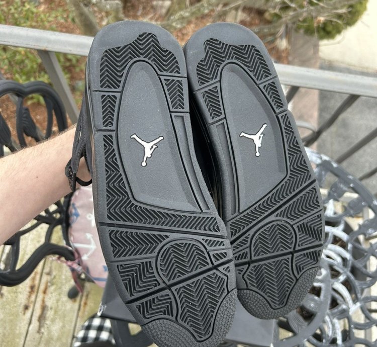 Jordan 4 Black Cat Retro