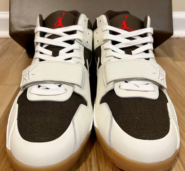 Travis Scott X Jordan Jumpman Jack sail