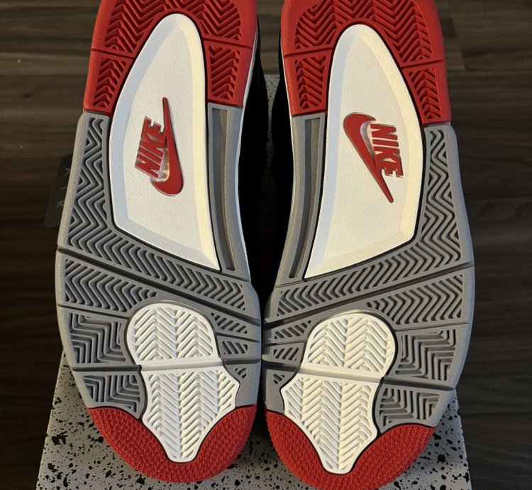 Jordan 4 Bred Reimagined Size 8 5