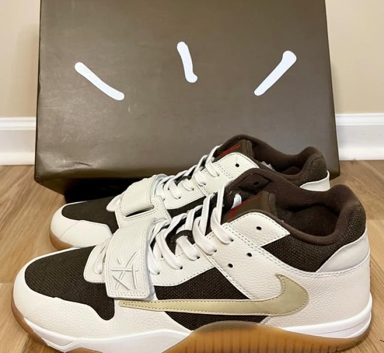 Travis Scott X Jordan Jumpman Jack sail