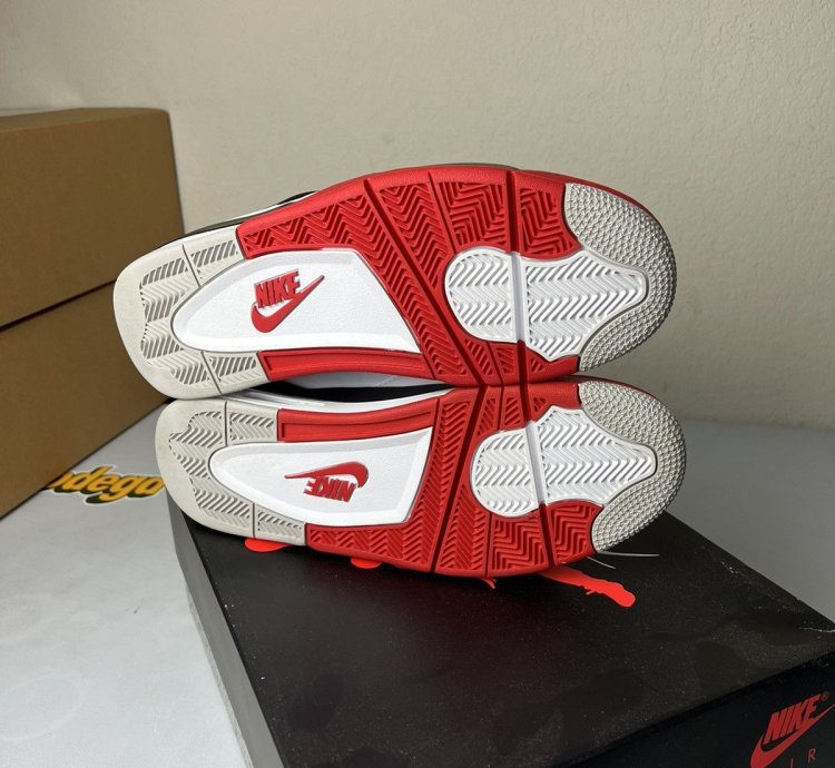 Jordan 4 Fire Red