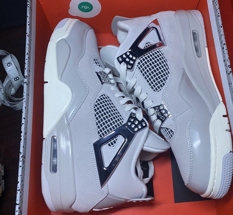 Jordan 4 Frozen Moments