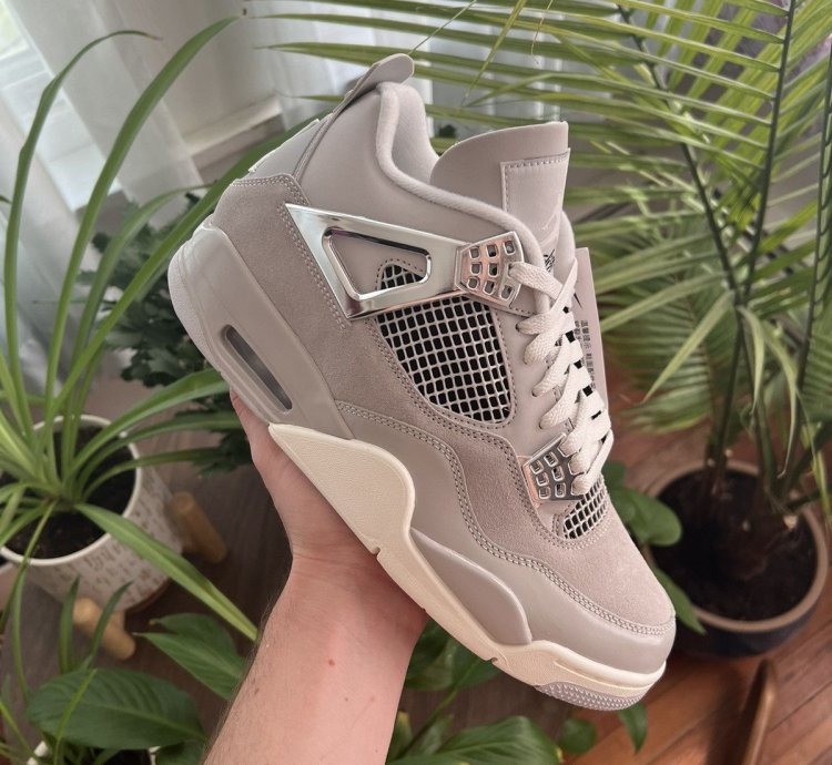Jordan 4 Frozen Moments Ds