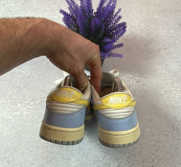 Vintage Nike Dunk Low Ice Blue Maize White 2000