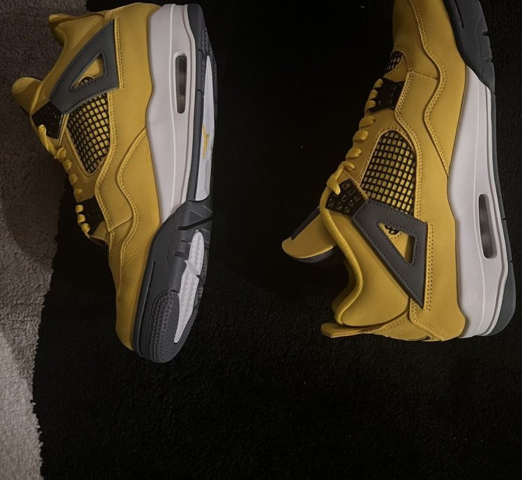 Jordan 4 Lightning
