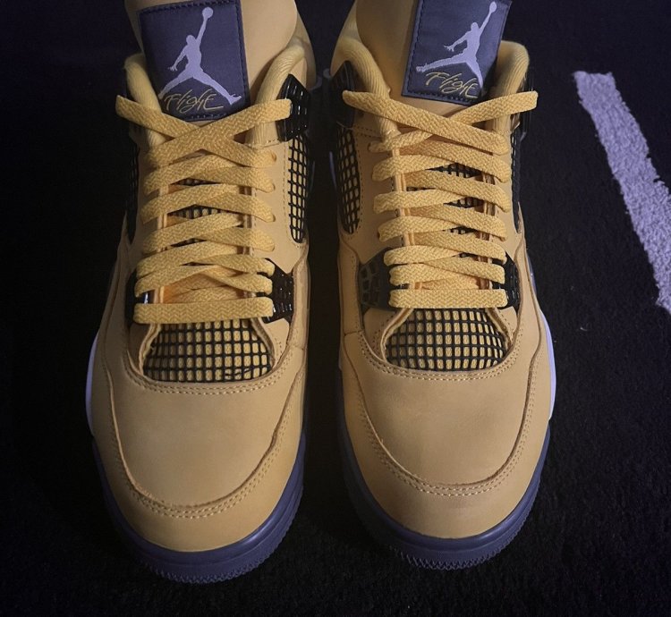 Jordan 4 Lightning