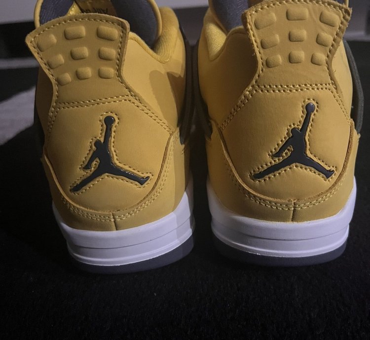 Jordan 4 Lightning