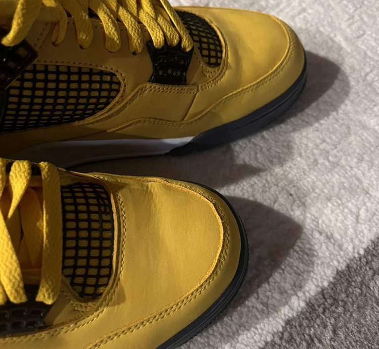 Jordan 4 Lightning