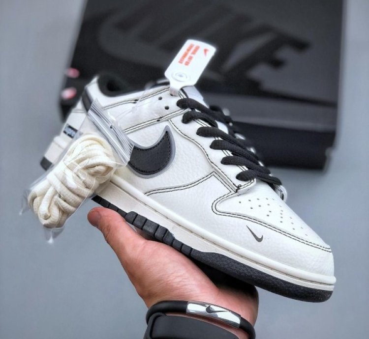 Supreme X Nik E Sb Dunk Low Sneakers
