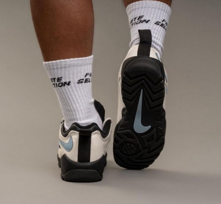 Supreme X Nike Sb Air Darwin Low Cream Black Sneakers